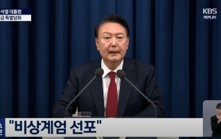 韩国民众举行大规模集会，要求尹锡悦下台！继朴槿惠后，韩国再次出现总统遭弹劾的情况